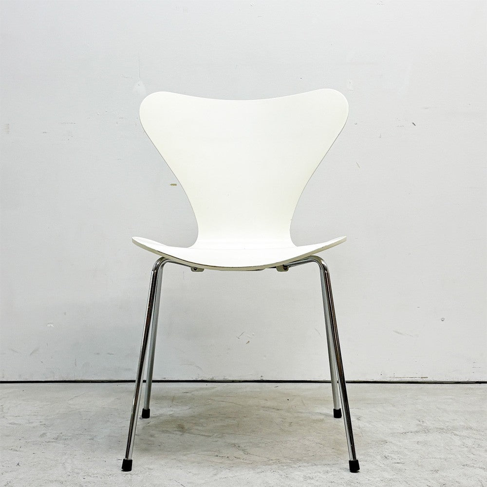 フリッツハンセン Fritz Hansen 3107 セブンチェア ホワイト ラッカー仕上げ スタッキング アルネ・ヤコブセン デンマーク 北欧家具 B ●