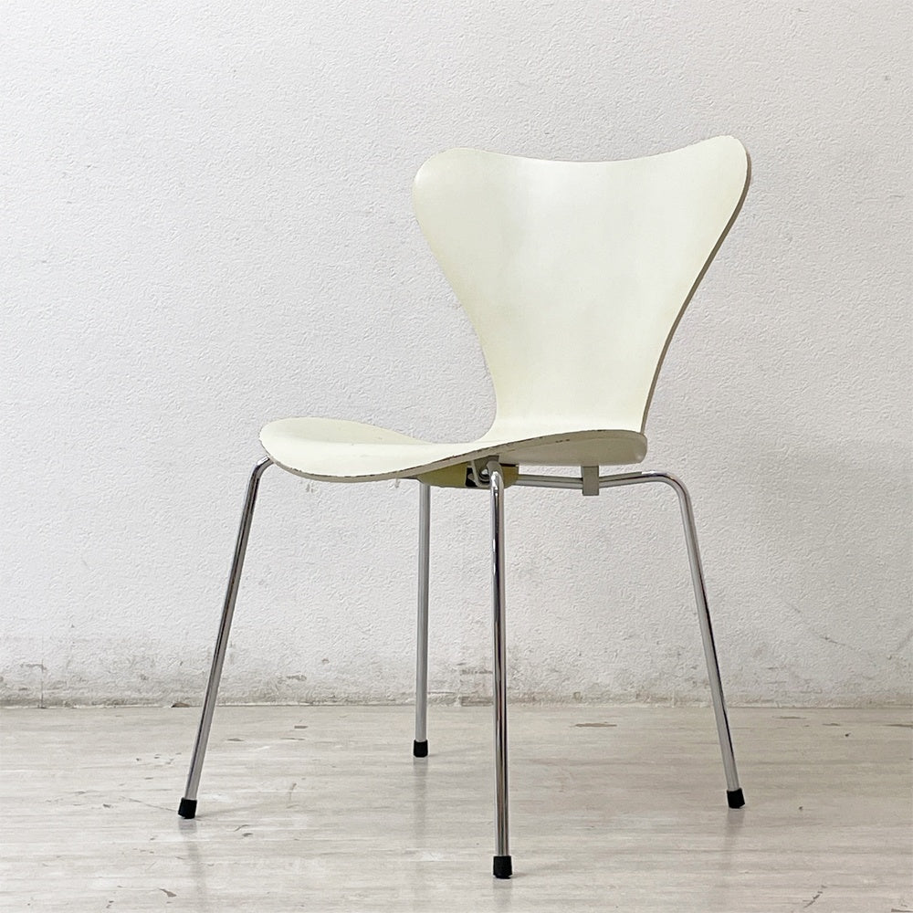 フリッツハンセン Fritz Hansen セブンチェア ホワイト ラッカー仕上げ アルネ・ヤコブセン スタッキングチェア 北欧 デンマーク B ●