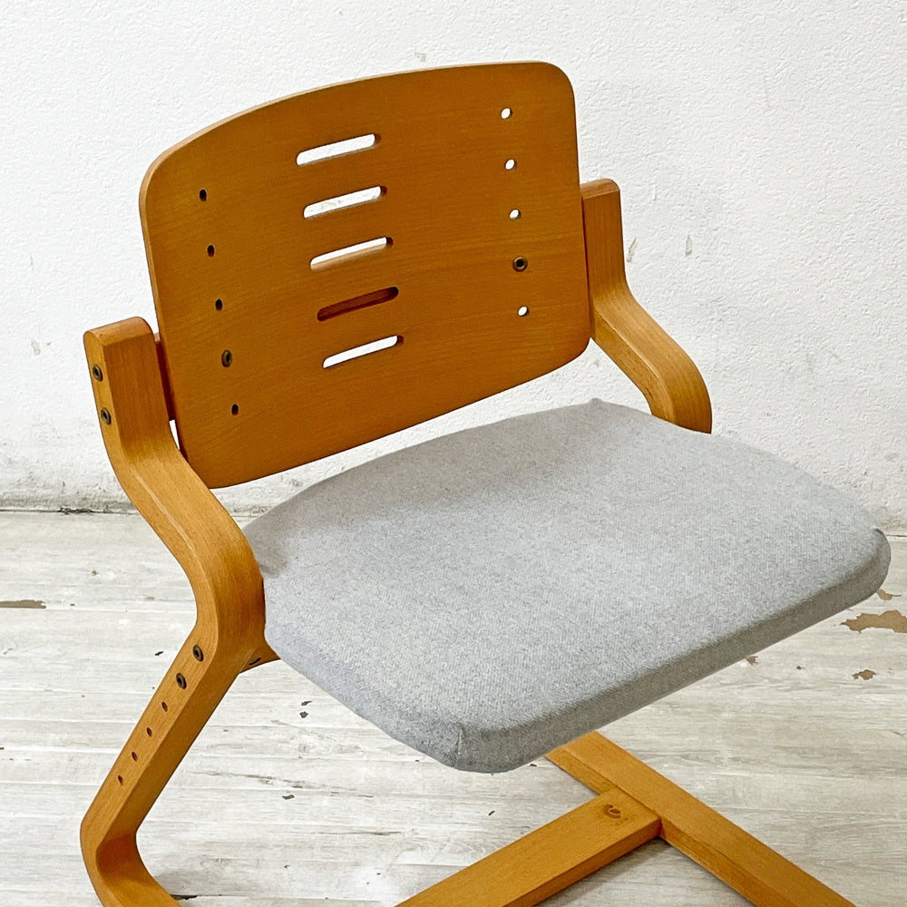 フォルミオ FORMIO デスクチェア KF-02 学習椅子 シートクッション付 グレー 阿久津雄一 デンマーク ●