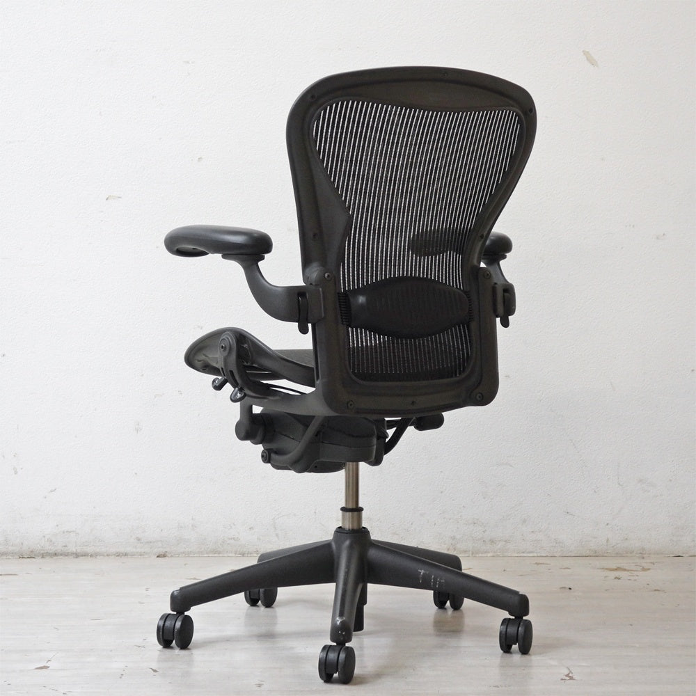 ハーマンミラー Herman Miller アーロンチェア Bサイズ ランバーサポート フル装備 グラファイトベース ビル・スタンフ ＆ ドン・チャドウィック ●