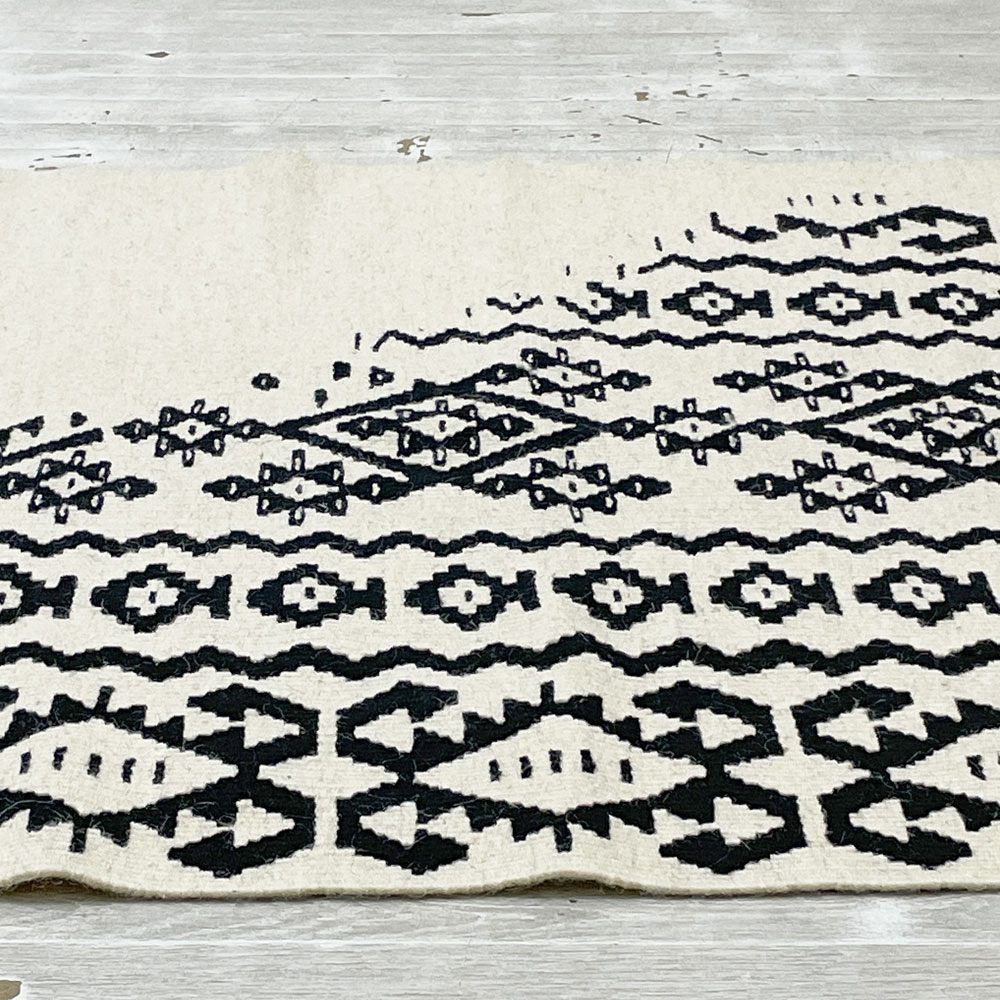 モロッカンラグ MOROCCAN RUG キリムラグ ホワイト＆ブラック 145×81cm 手織り絨毯 ラグ 幾何学模様 モロッコ ●