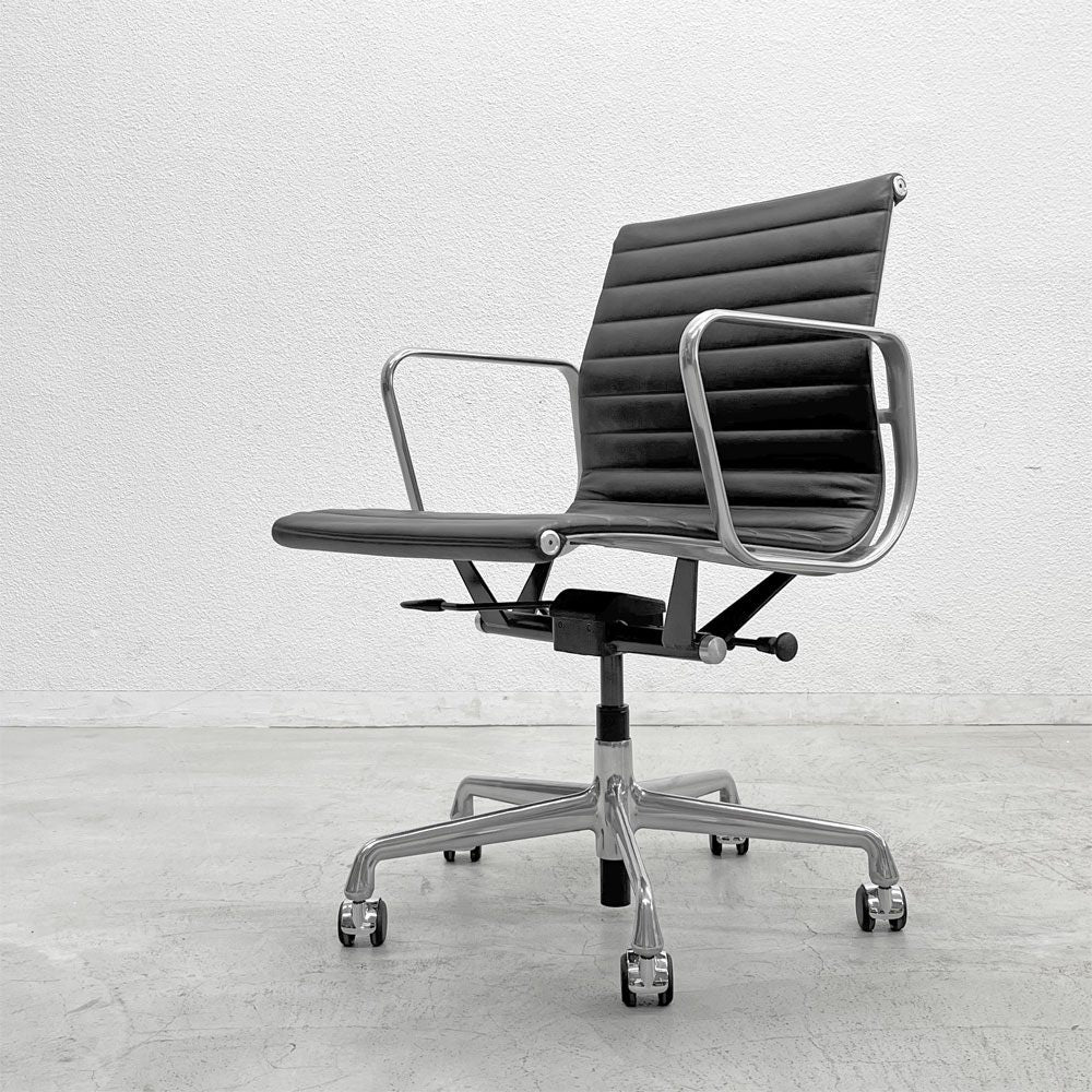 ハーマンミラー Herman Miller イームズアルミナムグループチェア マネージメントチェア アルミバフベース ガス圧昇降仕様 5本脚 キャスタータイプ 本革 イームズ 〓