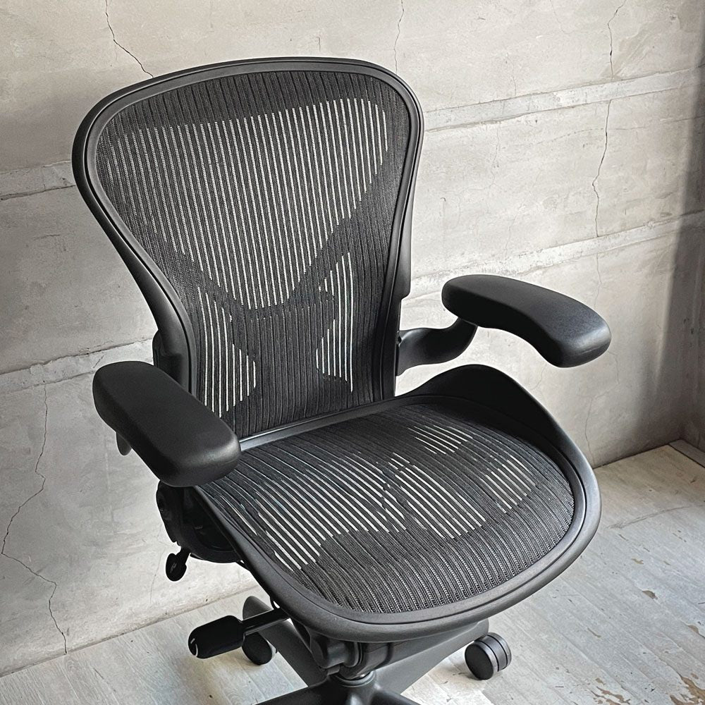 ハーマンミラー HermanMiller アーロンチェア ライト Aサイズ クラシックカーボンメッシュ ポスチャーフィット グラファイトベース アーム固定 ♪