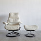 エコーネス EKORNES ビュー View ストレスレスチェア stressless リクライニングチェア シグニチャーベース Mサイズ オットマン付き 牛革 定価513,700円 〓