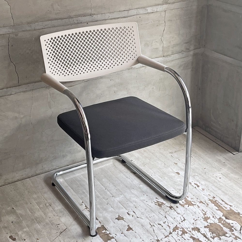 ヴィトラ vitra ビザビ2 Visavis2 アームチェア デスクチェア ホワイト/グレー カンティレバー スタッキング可能 アントニオ・チッテリオ B ♪
