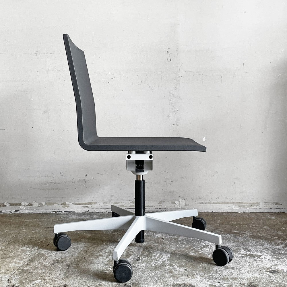 ヴィトラ vitra ゼロフォー .04 スタジオチェア オフィスチェア アームレス ブラック マールテン・ヴァン・セーヴェレン Maarten Van Severen ■