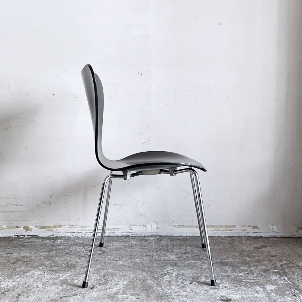 フリッツハンセン Fritz Hansen セブンチェア ブラックラッカー アルネ・ヤコブセン スタッキングチェア デンマーク 1997年製 D ■