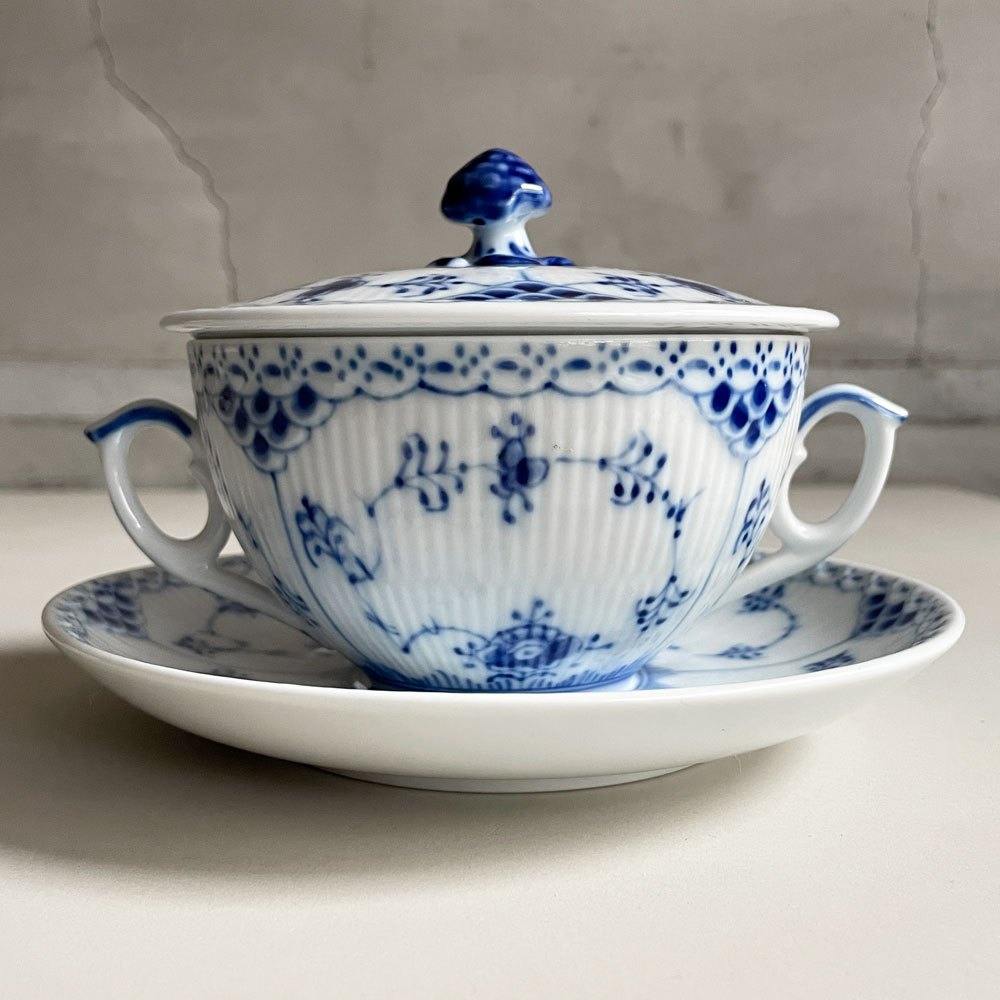 ロイヤルコペンハーゲン ROYAL COPENHAGEN ブルーフルーテッド ハーフレース スープカップ&ソーサー 陶器 北欧食器 廃番 箱付き 未使用 A ♪