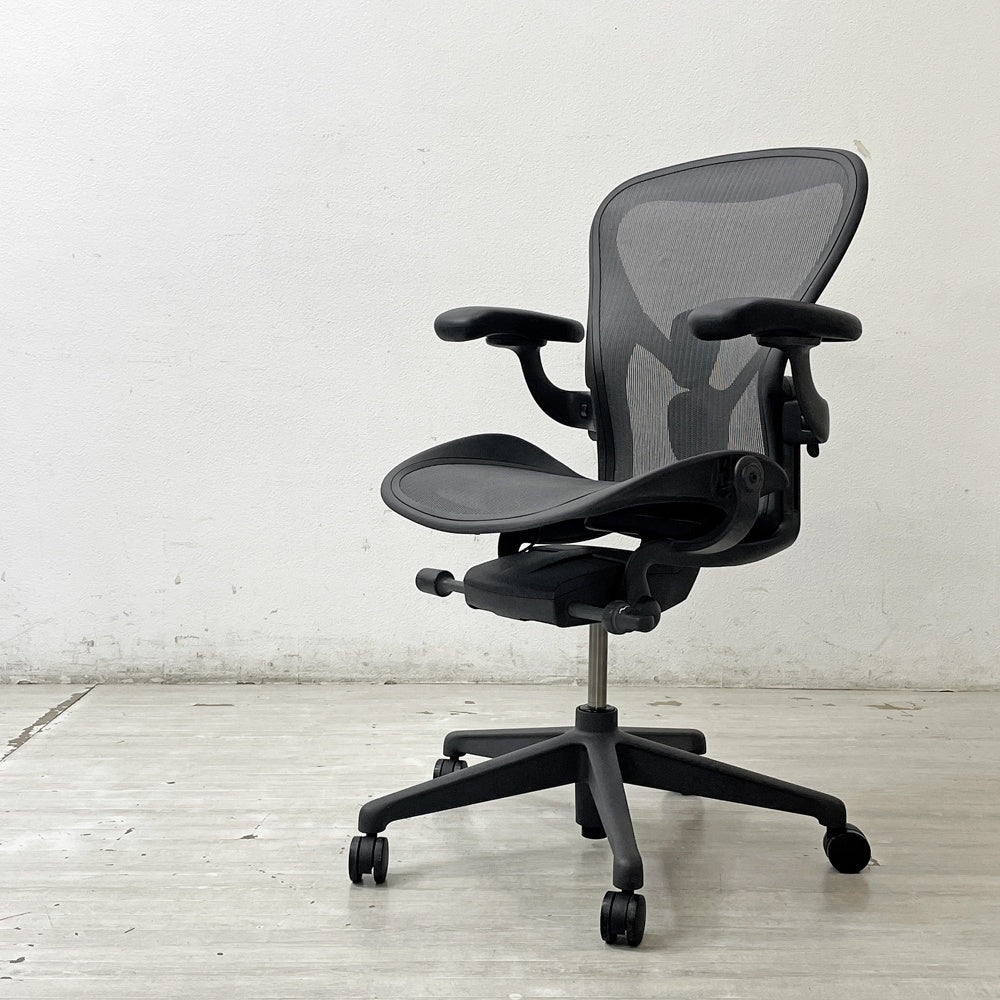 ハーマンミラー Herman Miller アーロンチェア リマスタード フル装備 Bサイズ ポスチャーフィットSL グラファイトベース ビル・スタンフ ＆ ドン・チャドウィック ●