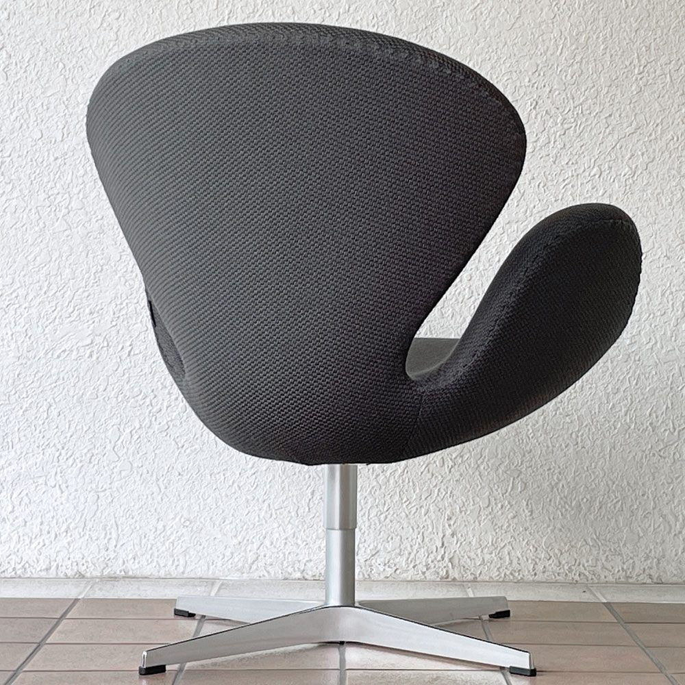フリッツハンセン Fritz Hansen スワンチェア SWAN ラウンジチェア クヴァドラ SERPENTINE アルネ・ヤコブセン 2024年製 定価734,800円 ◇