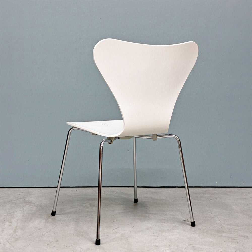 フリッツハンセン Fritz Hansen 3107 セブンチェア ホワイト ラッカー仕上げ スタッキング アルネ・ヤコブセン デンマーク 北欧家具 B ◎