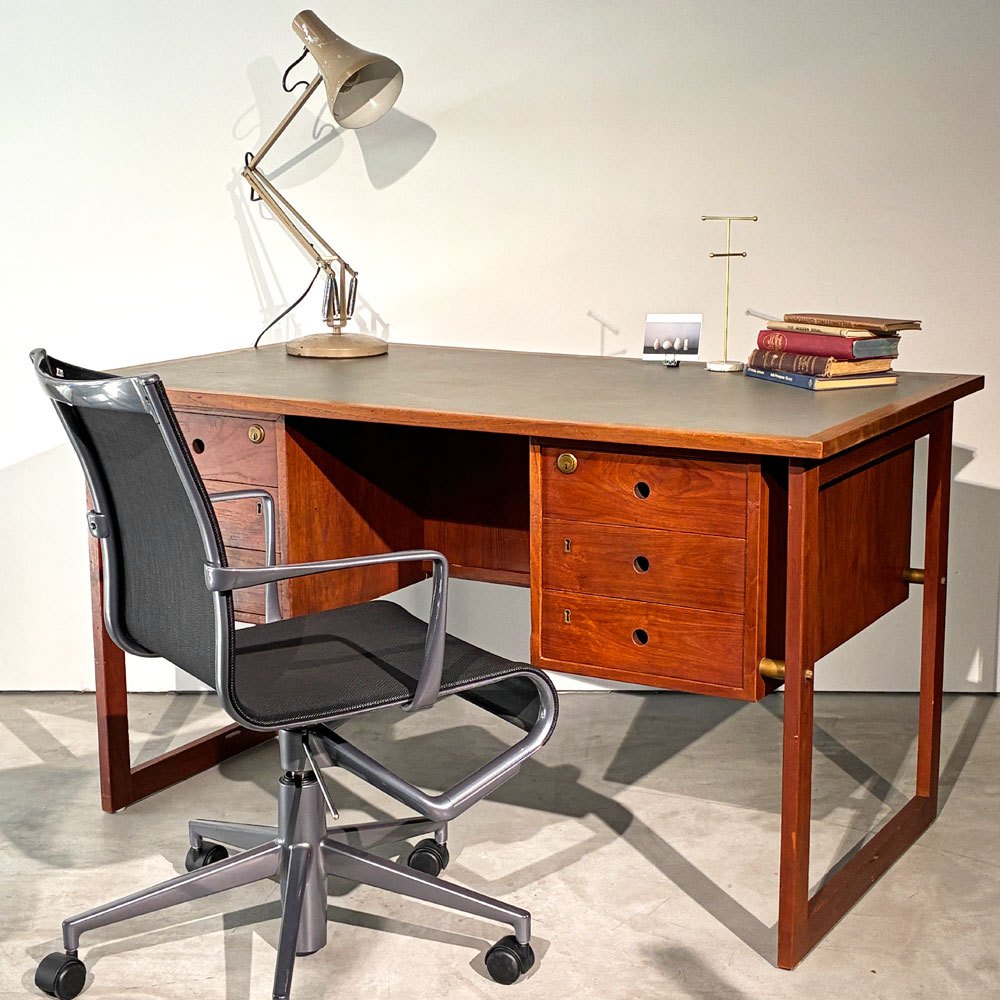 北欧ビンテージ Scandinavian Vintage チーク材 デスク リノリウム天板 両袖 6ドロワー 背面収納 W131cm ◎