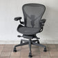 ハーマンミラー Herman Miller アーロンチェア リマスタード フル装備 Bサイズ グラファイトベース ポスチャーフィットSL  ◇