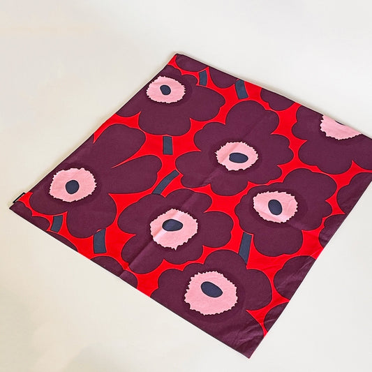 マリメッコ Marimekko ピエニウニッコ Pieni Unikko クッションカバー レッドべース ダークパープル マイヤ・イソラ 廃番カラー 50×50cm 北欧 ■