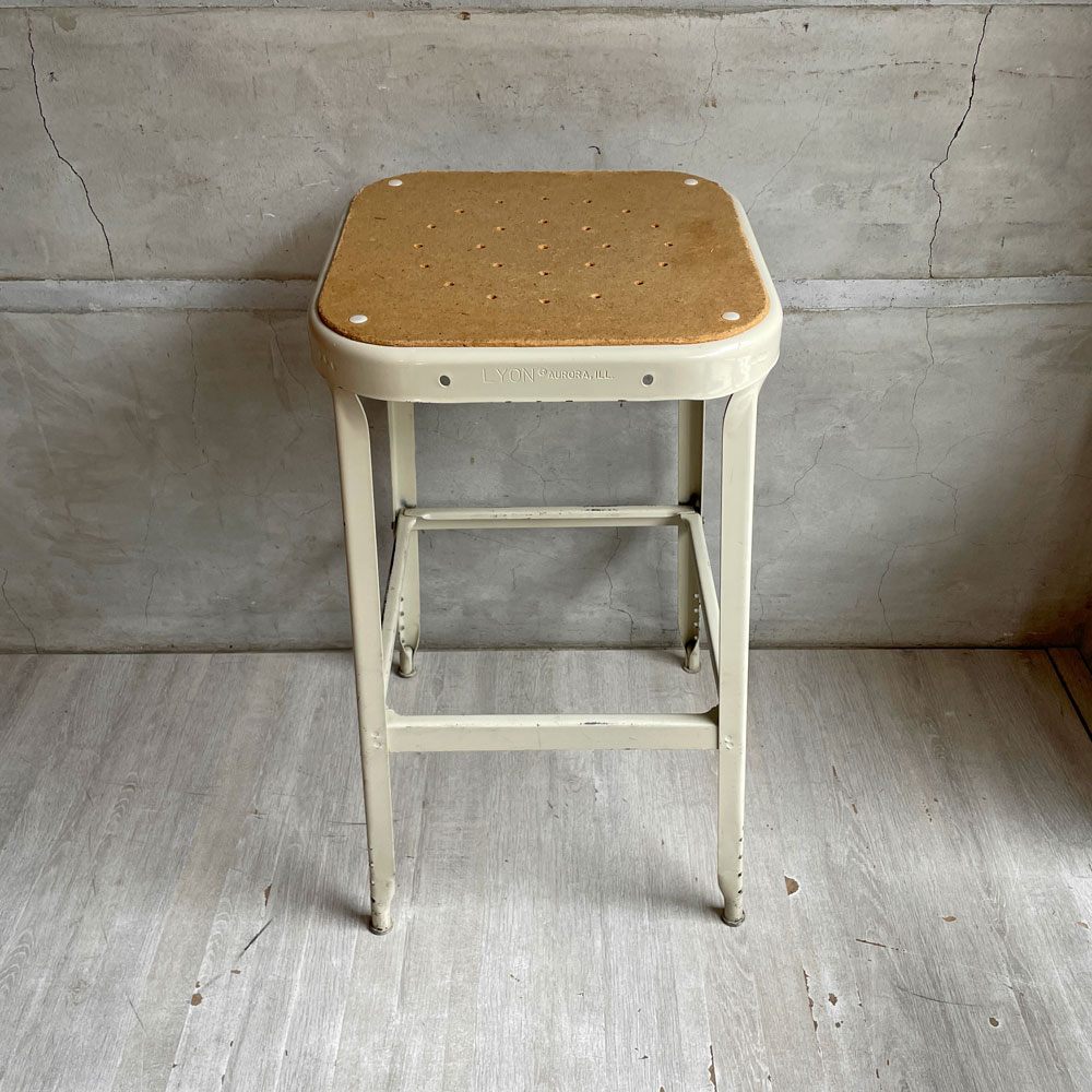 リオン LYON ファクトリー スツール FACTORY STOOL Lサイズ Putty White プレスウッドシート P.F.S取り扱い C♪