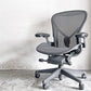 ハーマンミラー Herman Miller アーロンチェア デスクチェア リマスタード ライト Bサイズ グラファイトベース ビル・スタンフ ＆ ドン・チャドウィック ポスチャーフィット ■