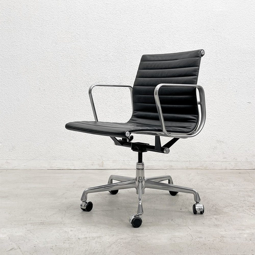 ハーマンミラー Herman Miller アルミナムグループ マネジメントチェア 本革 ブラック 5本脚 キャスター付 C&R イームズ 〓
