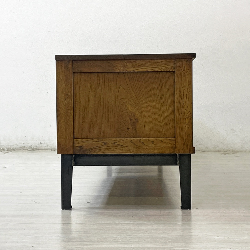 トラックファニチャー TRUCK FURNITURE ガット ローボードGATTO LOW BOARD ナラ無垢材 鋳鉄製ハンドル 可動棚 アジャスター付き 定価¥456,500- ●