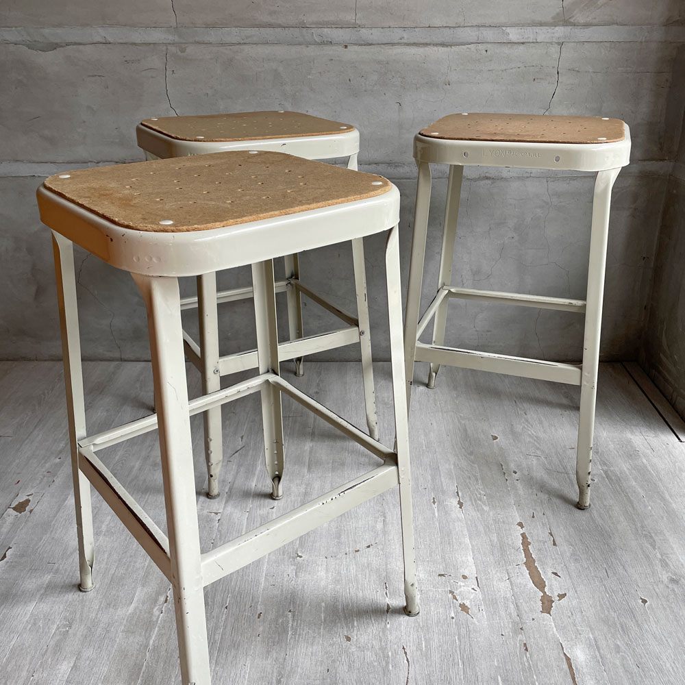 リオン LYON ファクトリー スツール FACTORY STOOL Lサイズ Putty White プレスウッドシート P.F.S取り扱い C♪