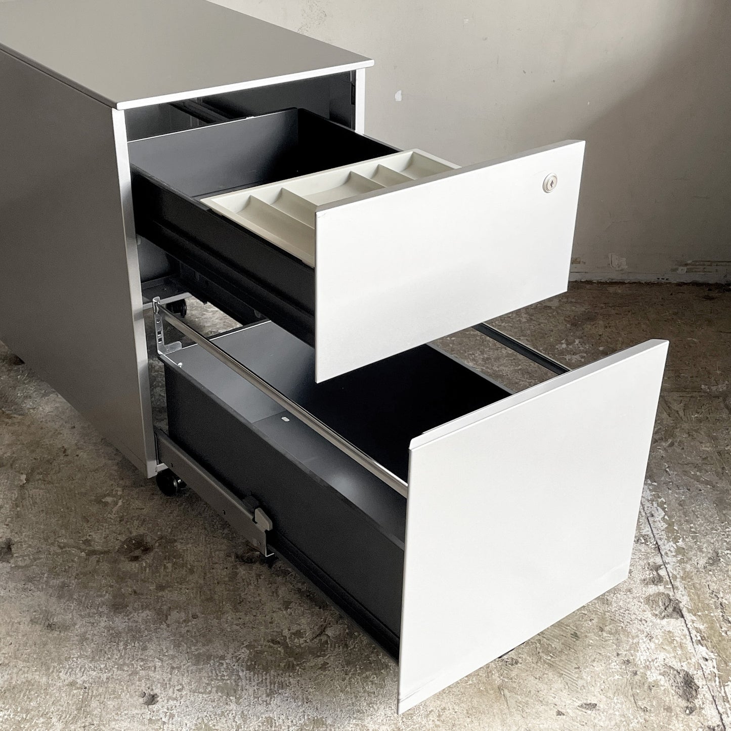 カッシーナ Cassina ixc. AFドロワー AF DRAWER デスクキャビネット ワゴン 鍵付属 キャスターロック機能付き イタリア ミニマルデザイン ■