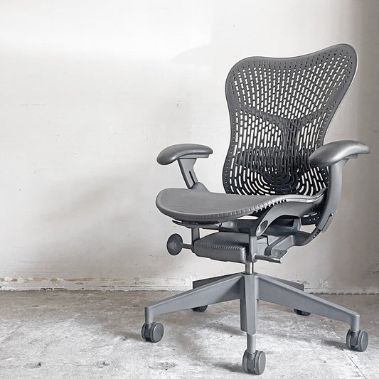 ハーマンミラー Herman Miller ミラ2チェア Mirra2 オフィスチェア デスクチェア ブラック×グラファイトカラー メッシュシート studio7.5 ■
