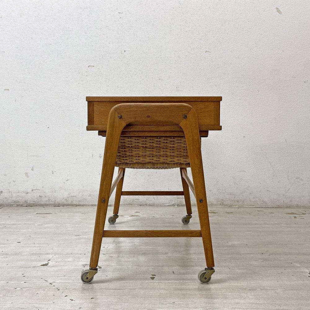 デンマークビンテージ Danish Vintage ソーイングテーブル サイドテーブル オーク材ラタンバスケット キャスター付き 北欧家具 ●
