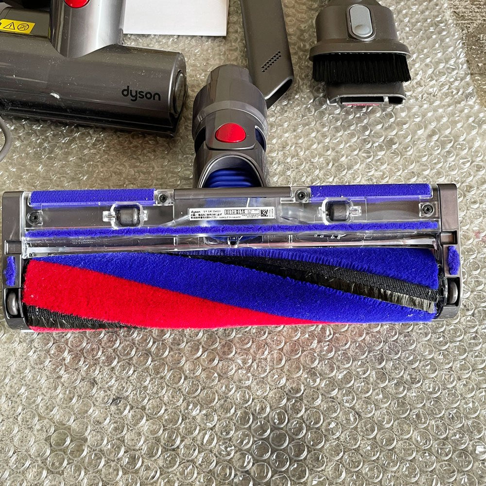 ダイソン dyson V8 Slim Fluffy Extra SV10K コードレスクリーナー 掃除機 アタッチメント付 2023年製 ■