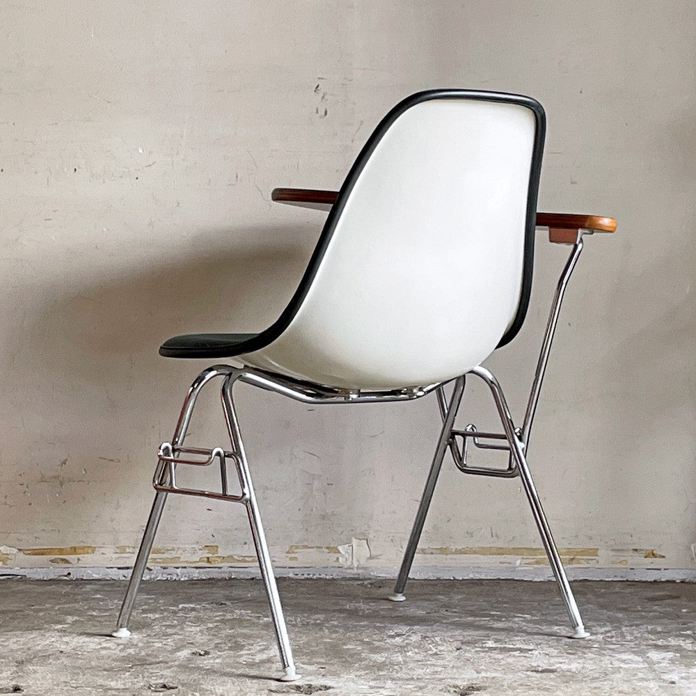 ハーマンミラー Herman Miller サイドシェルチェア セカンド 2nd ビンテージ アプホルスター スクールベース 肘掛けテーブル付 イームズ ミッドセンチュリー B ■