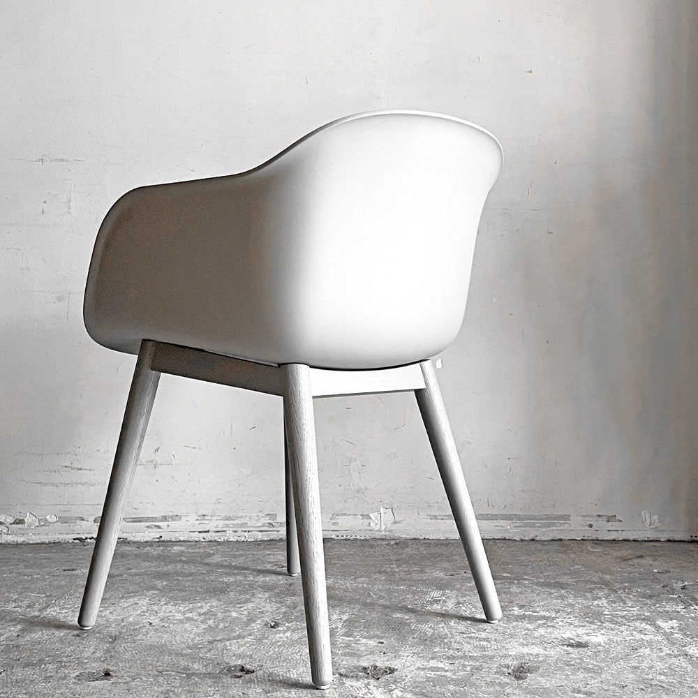 ムート Muuto ファイバー アームチェア ウッドベース FIBER ARM CHAIR WOOD BASE ファイバーシェル グレー オーク材 北欧モダン 定価￥84,700- ■