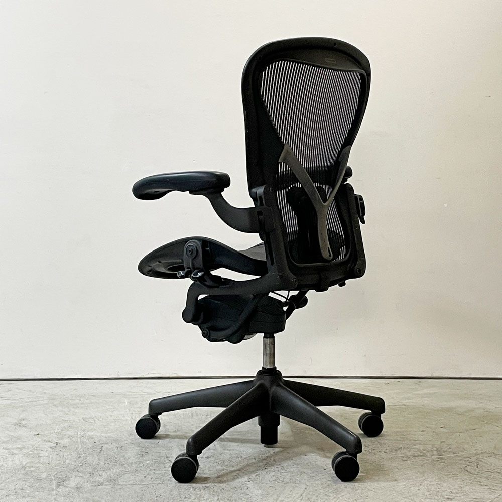 ハーマンミラー Herman Miller アーロンチェア クラシック Bサイズ ポスチャーフィット フル装備 グラファイトベース デスクチェア オフィスチェア ●