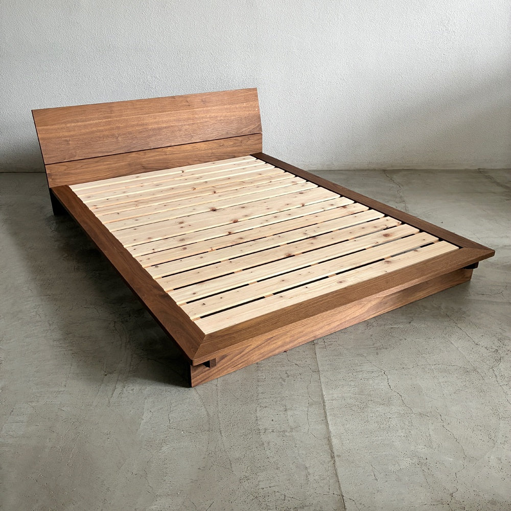 マスターウォール MASTERWAL モアレス ベッド MORELESS BED ベッドフレーム ロータイプ ステージベッド W1560×D2145×H64 ダブルサイズ MLBD-D-WN 無垢ウォールナット材 オイル仕上げ 床板すのこタイプ 受注生産品 伊藤浩平デザイン 定価33万円の品 〓