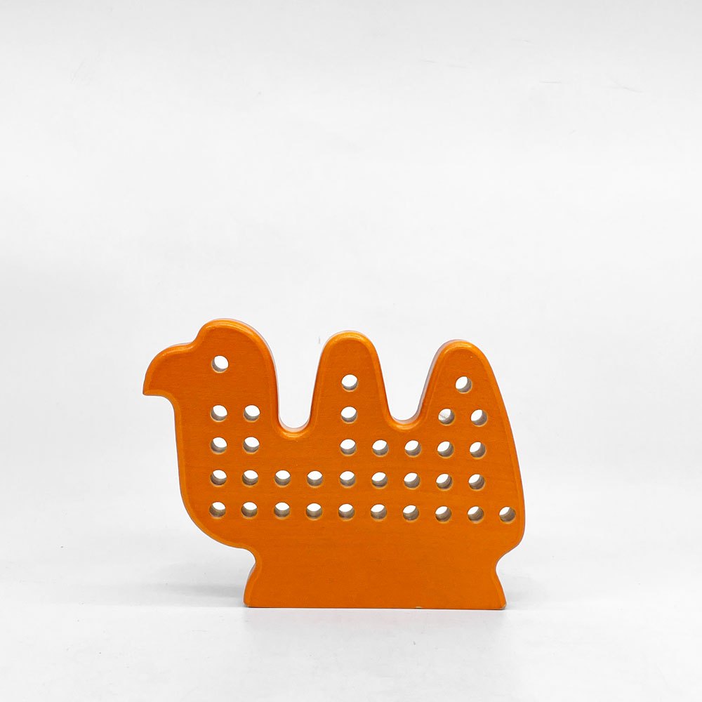 ネフ naef 紐通し ラクダ 木製玩具 オレンジ 1~2歳 幼児用 おもちゃ 紐欠品 ●