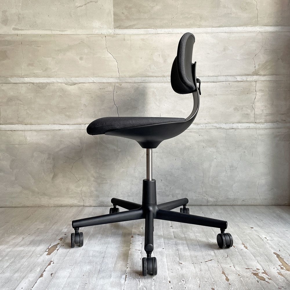 ヴィトラ vitra ルーキー Rookie デスクチェア キャスターチェア コンスタンチン・グルチッチ ブラック系 ファブリック 定価￥78,100- ♪