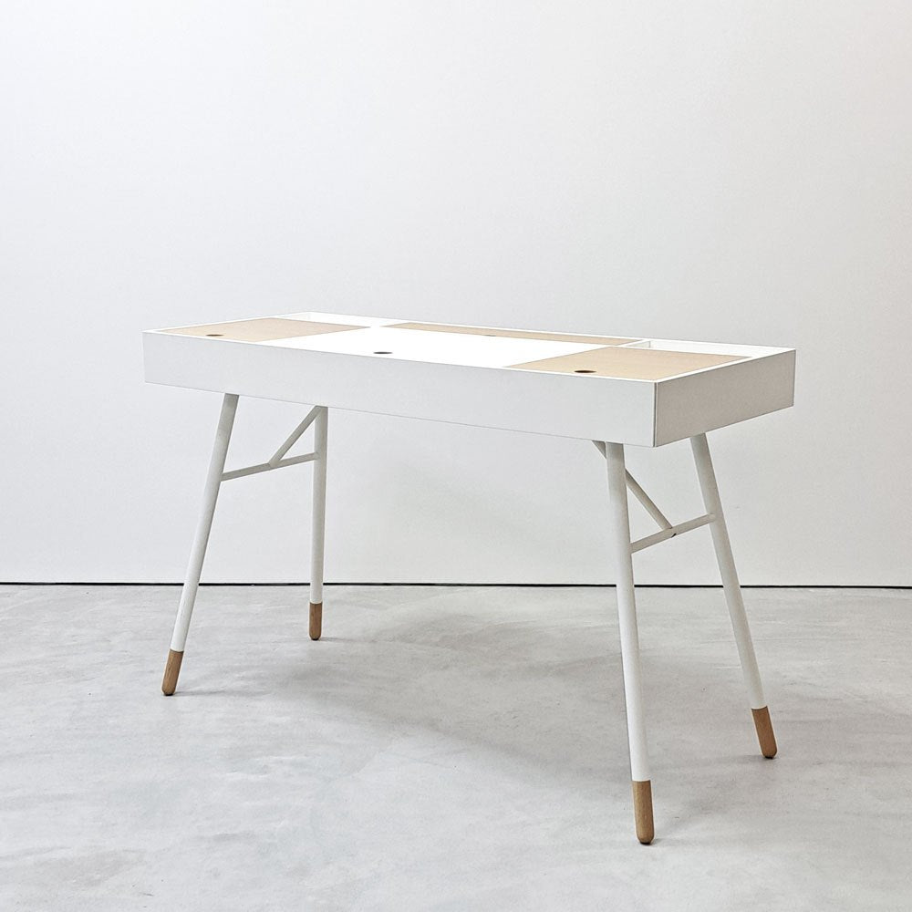ボーコンセプト Boconcept クパチーノ デスク Cupertino Desk 書斎 学習机 デザイナーデスク オーク材 リバーシブル天板 北欧 デンマーク 定価134,900円 ●