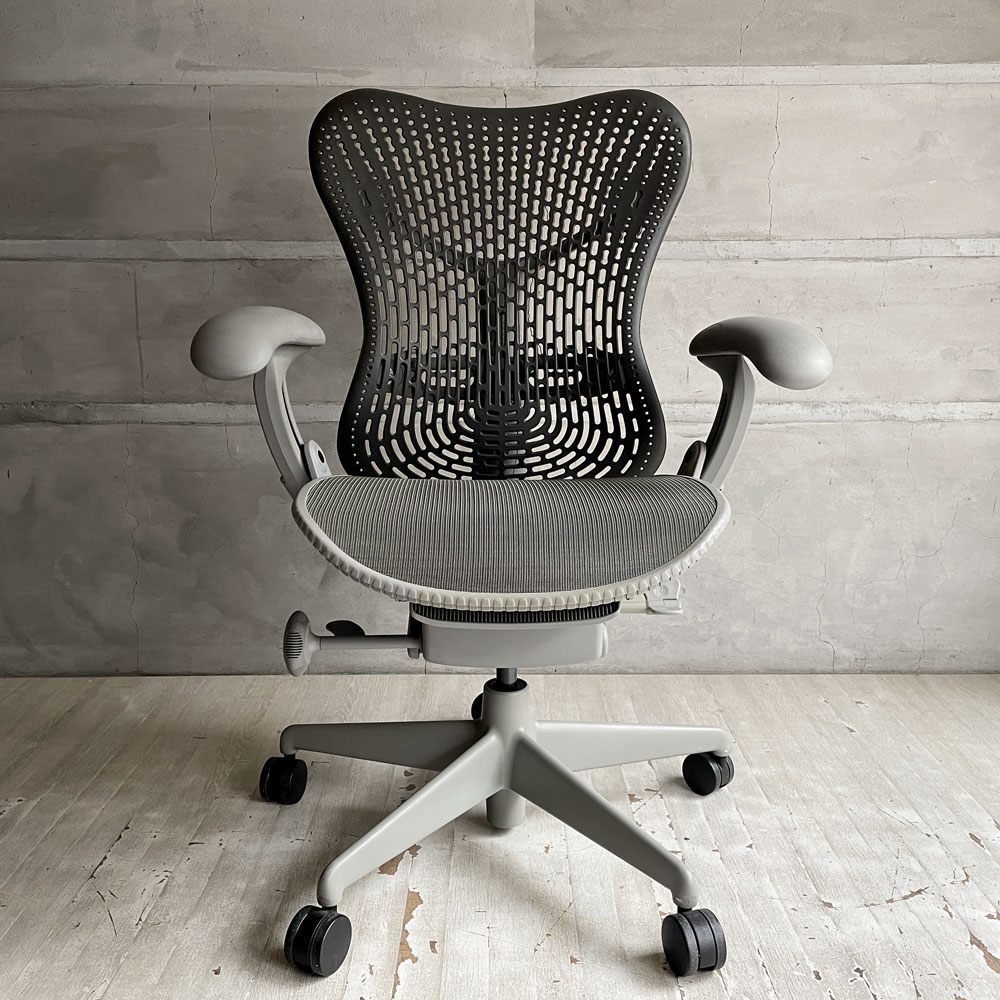 ハーマンミラー Herman Miller ミラチェア Mirra Chair オフィスチェア スタジオ7.5 グラファイトベース グラファイトアーム  廃番 ♪