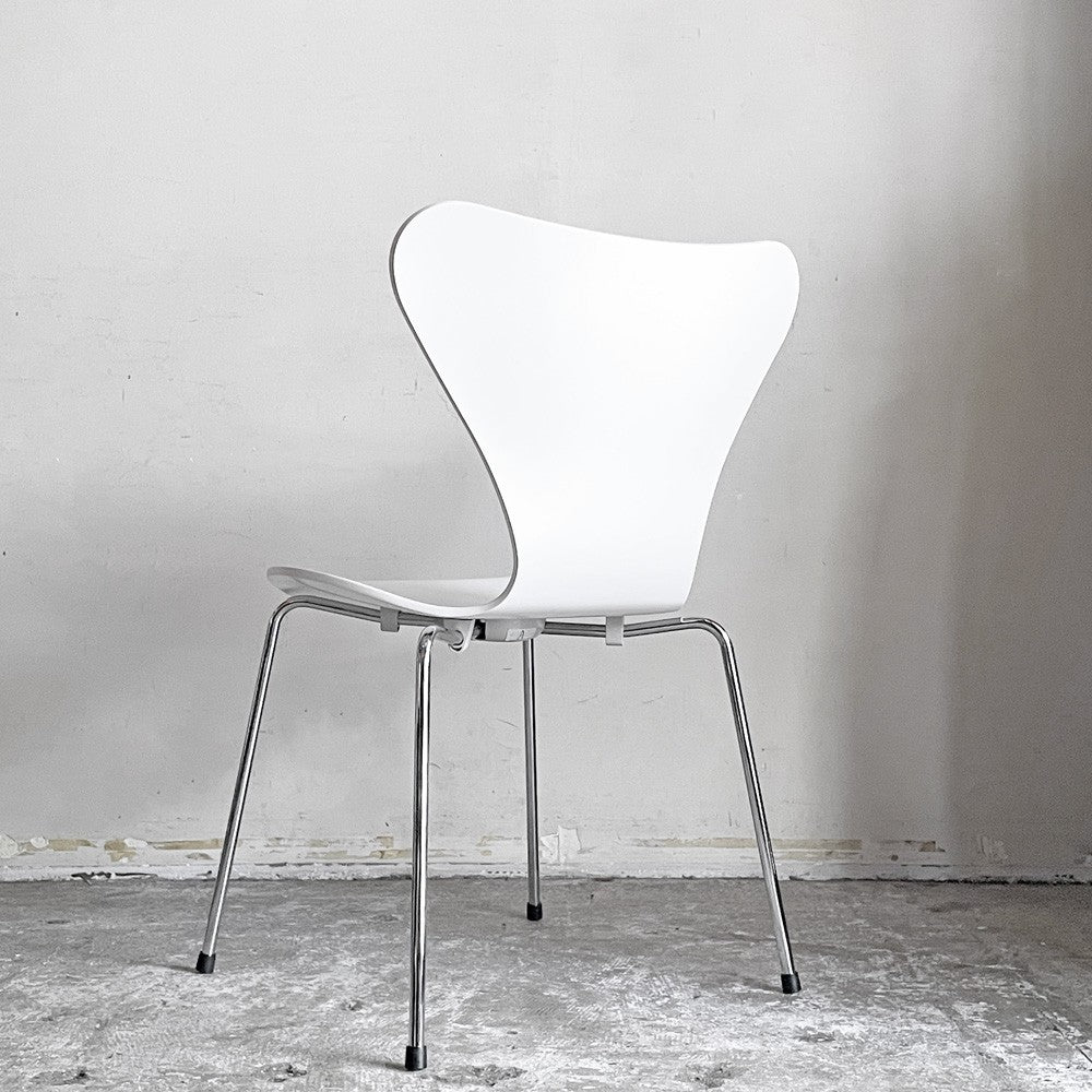 フリッツハンセン Fritz Hansen 3107 セブンチェア ホワイト ラッカー仕上げ スタッキング アルネ・ヤコブセン Arne Jacobsen デンマーク 北欧家具 A ■