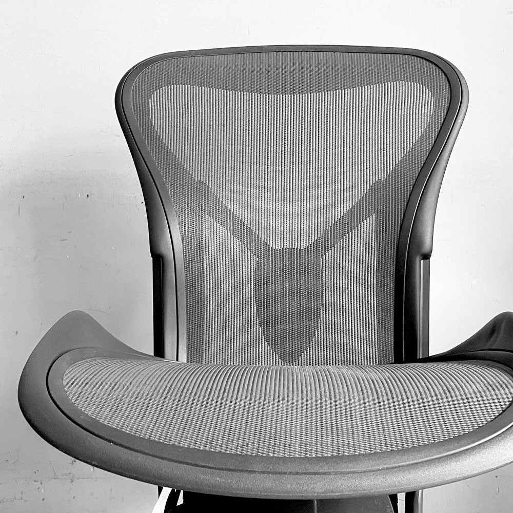 ハーマンミラー Herman Miller アーロンチェア Aサイズ ライト アームレス ポスチャーフィット グラファイトベース ビル・スタンフ ＆ ドン・チャドウィック ■