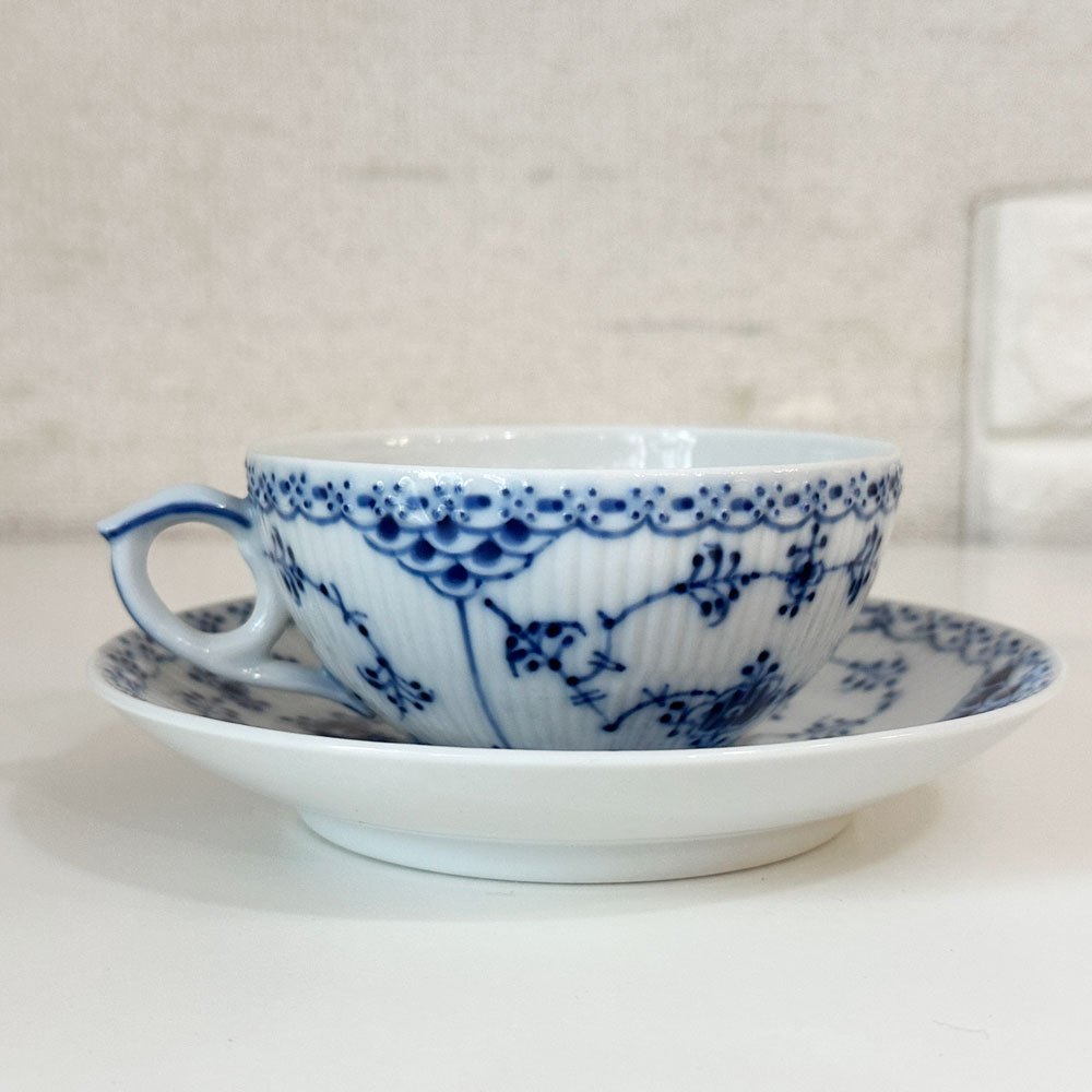 ロイヤルコペンハーゲン ROYAL COPENHAGEN ブルーフルーテッド ハーフレース ティーカップ＆ソーサー 北欧食器 E ◎