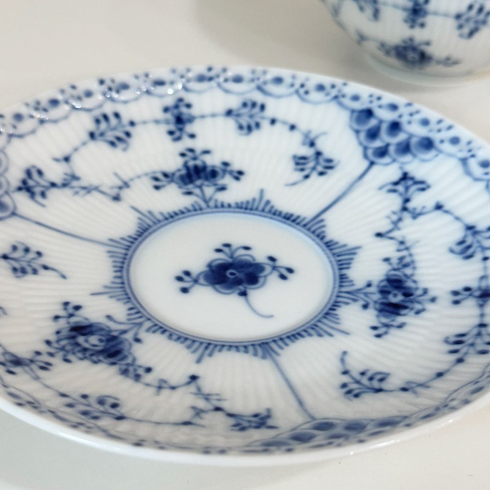 ロイヤルコペンハーゲン ROYAL COPENHAGEN ブルーフルーテッド ハーフレース ティーカップ＆ソーサー 北欧食器 G ◎