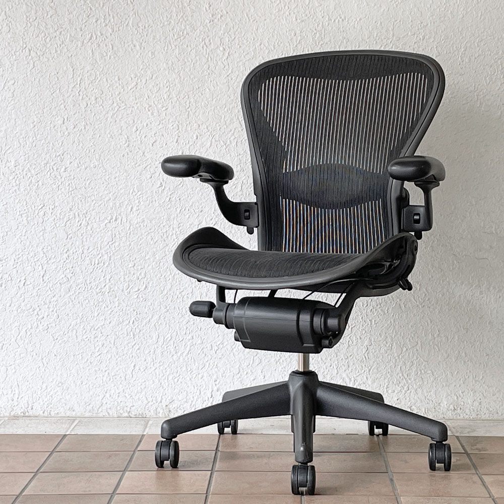 ハーマンミラー Herman Miller アーロンチェア Bサイズ ランバーサポート フル装備 グラファイトベース ビル・スタンフ ＆ ドン・チャドウィック ◇