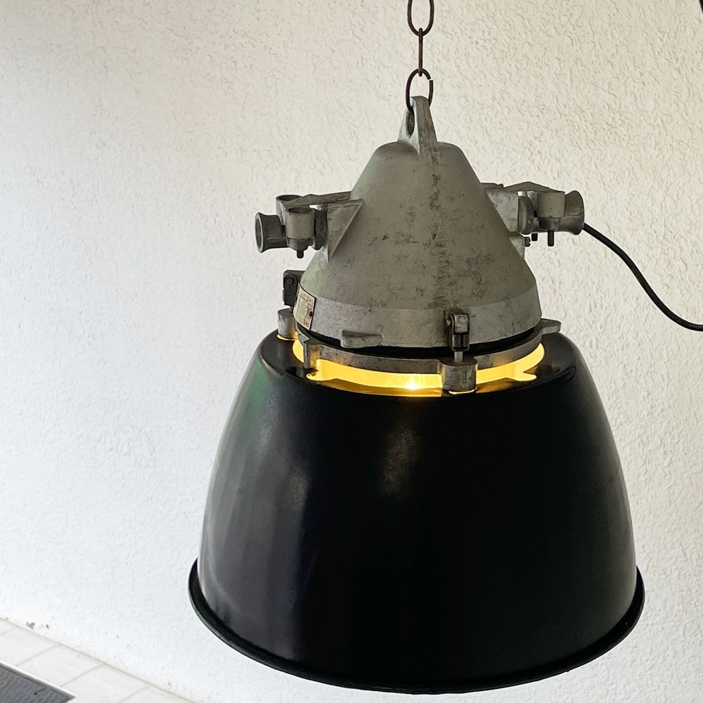 チェコ製 琺瑯シェード ペンダントランプ 工業用吊下げ照明 インダストリアル ファクトリーランプ NEVYMENOVAT ZAROVKU POD NAPETIM ブラック＆シルバー ◇