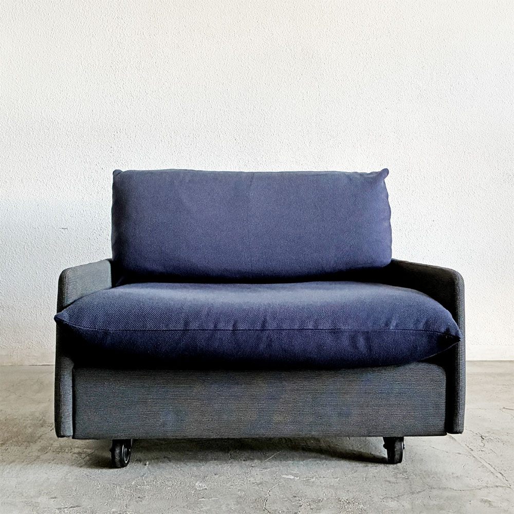 カッシーナイクスシー Cassina ixc. カレス CARESS 1シーターソファ 1人掛け ファブリック グレー×ネイビー モールドウレタン キャスター付 参考価格28万円 廃番 B 〓