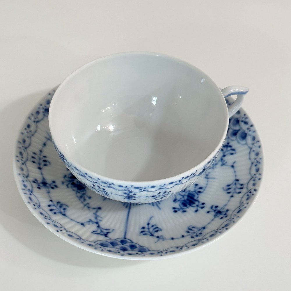 ロイヤルコペンハーゲン ROYAL COPENHAGEN ブルーフルーテッド ハーフレース ティーカップ＆ソーサー 北欧食器 G ◎