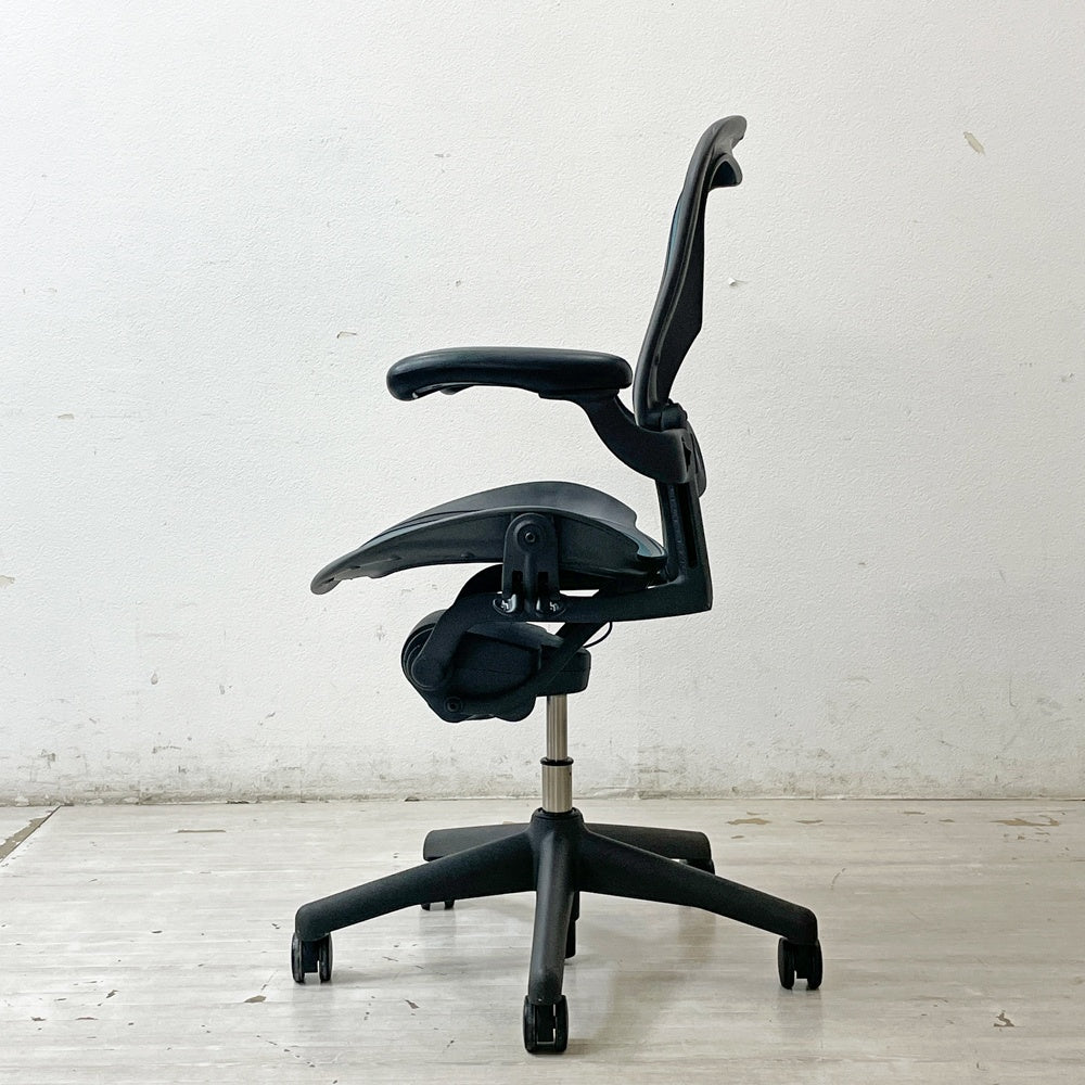 ハーマンミラー Herman Miller アーロンチェア Bサイズ ランバーサポート フル装備 グラファイトベース グリーン系 ビル・スタンフ ＆ ドン・チャドウィック 現状品 ●