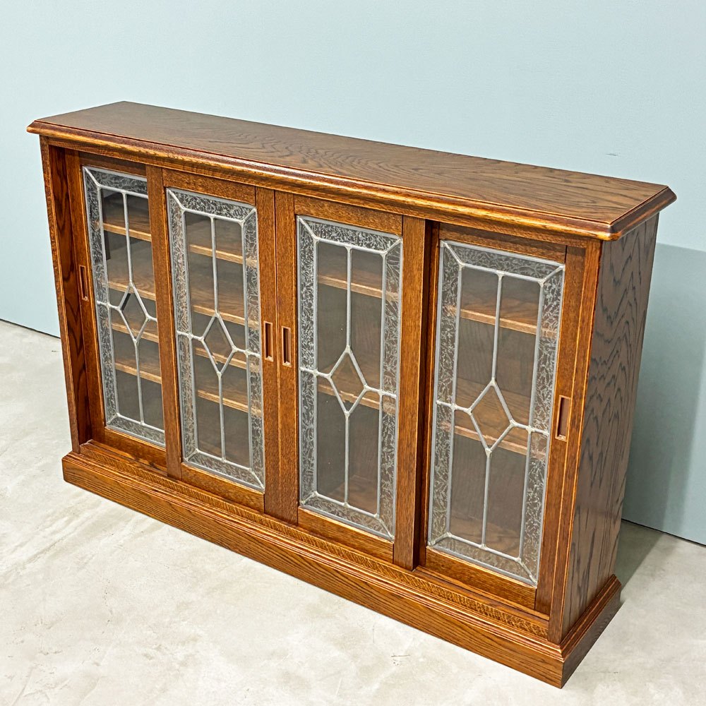 三越家具 カントリーハウス ブルージュ CDB3 ガラスキャビネット ステンドグラス 引き戸 4枚扉 オーク材 カントリースタイル アンティークスタイル W117cm ◎