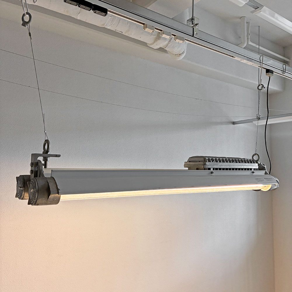 AZZ Inc. リグ・ア・ライト Rig-A-Lite リニアライト LED Linear Light XP-425-2L チューブランプ 防爆型照明 2灯式 W135cm 要電気工事 〓