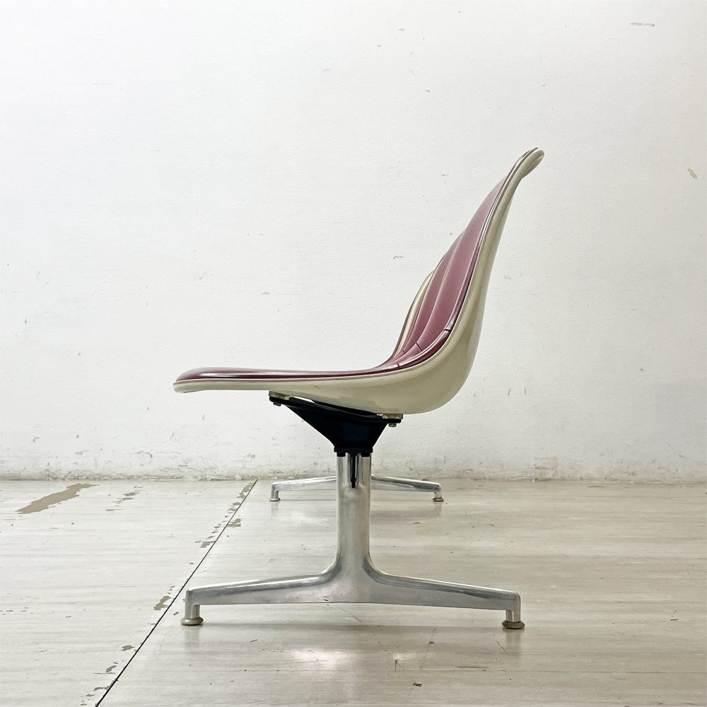 ハーマンミラー Herman Miller ビンテージ エアポートベンチ タンデムシート 4連 サイドシェル 3rd PVCレザー イームズ 希少 ●