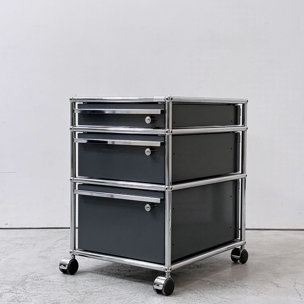 ユーエスエムハラー USM Haller モジュラーファニチャー Modular Furniture デスクワゴン キャビネット ロールボーイ 3ドロワー アントラサイト 鍵付き ●