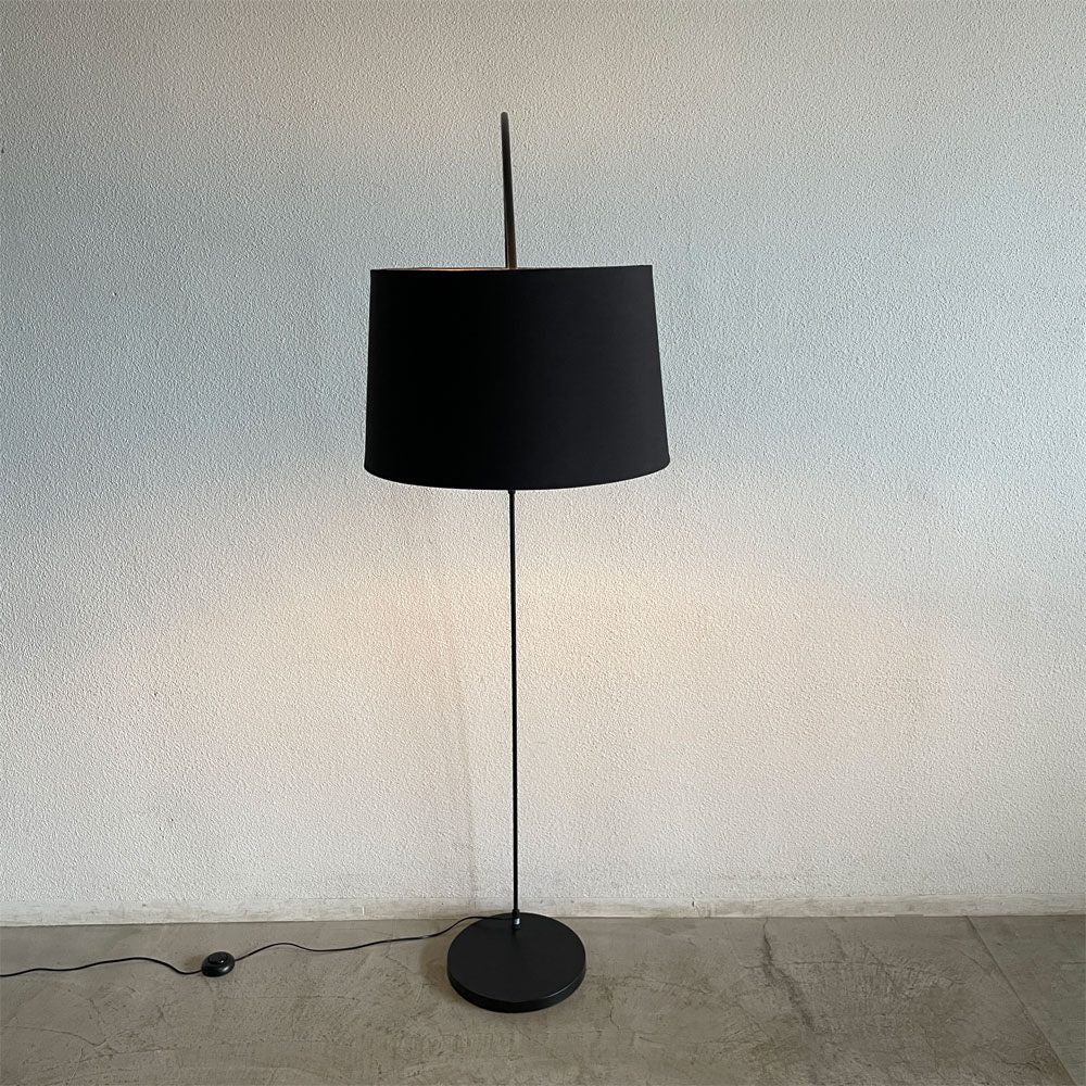ボーコンセプト BoConcept クタ Kutaフロアランプ H200cm スタンドライト リビング照明 フロアスタンド ブラックメタル デンマーク 北欧家具 参考価格16.9万円 〓