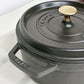 ストウブ STAUB ピコ ココット ラウンド 両手鍋 ブラック 22cm 鋳物 キャセロール ガス オーブン IH対応 フランス ◎